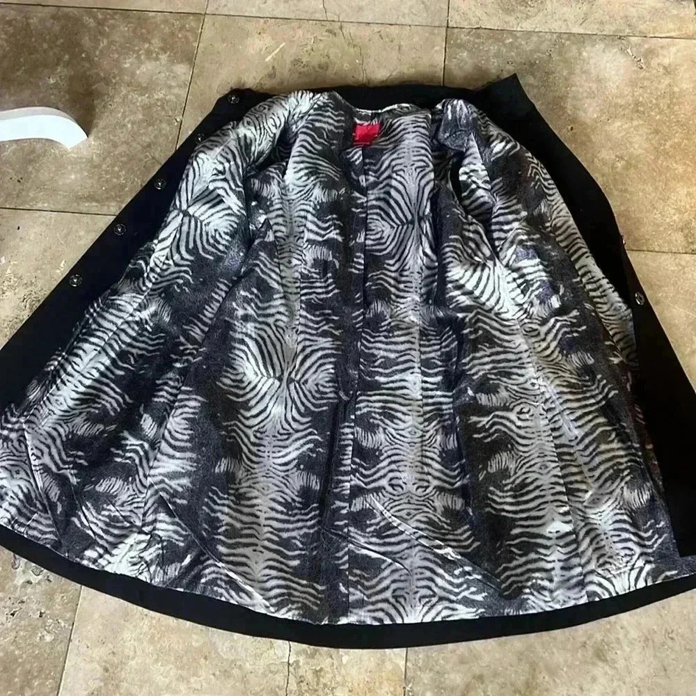 V Christina Vintage black long jacket. Size Large. Snap closure jeweled in gold - Picture 16 of 16